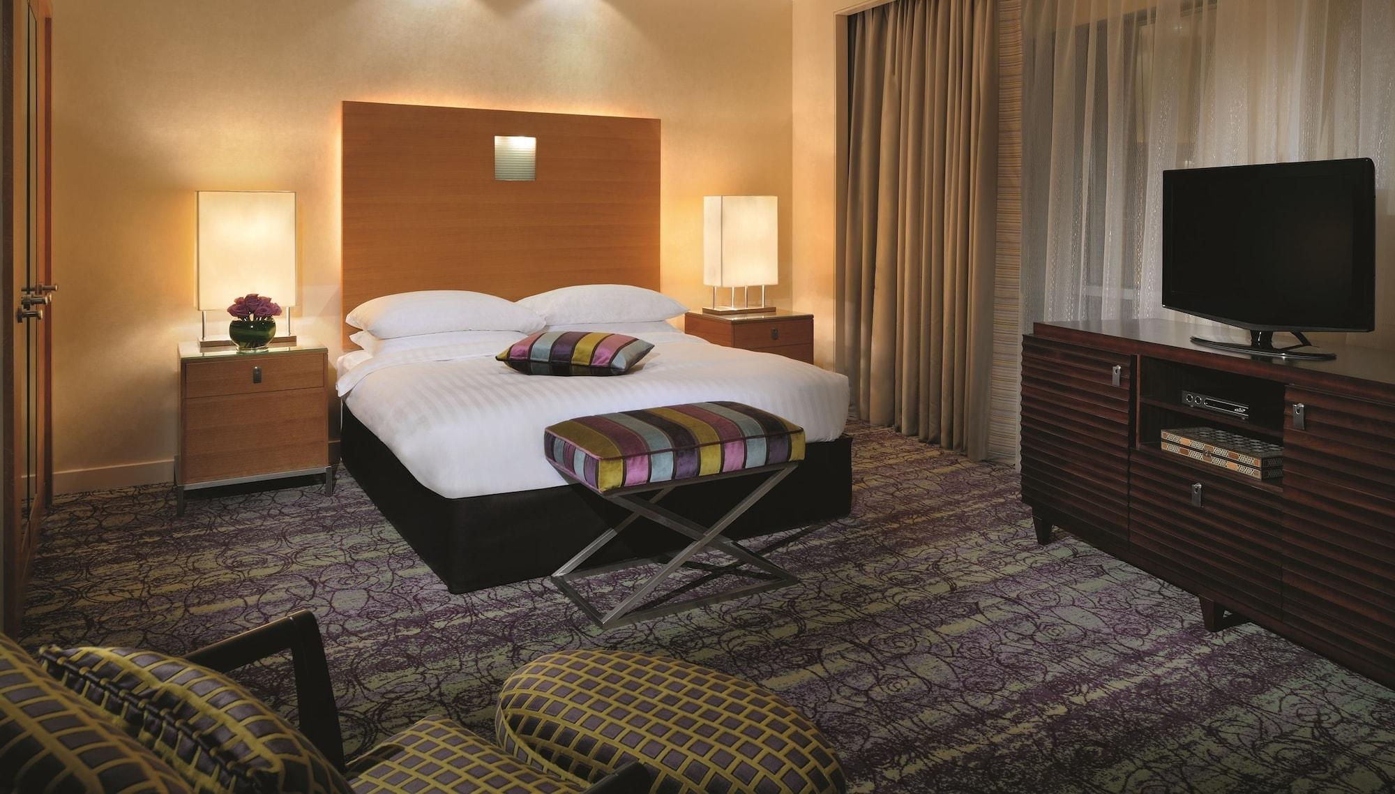 Qabila Westbay Hotel By Marriott Доха Екстер'єр фото A bedroom at the MGM Grand