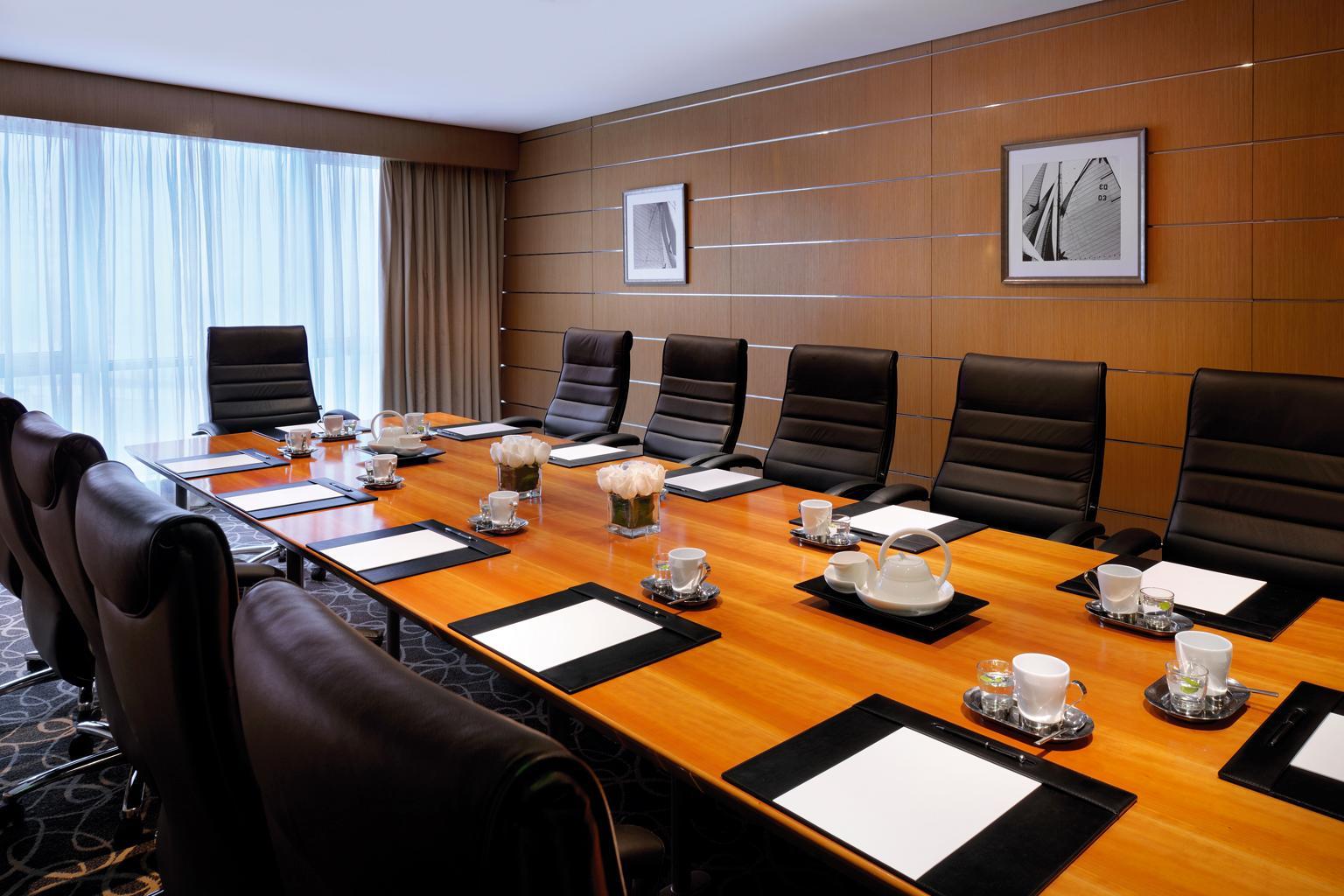 Qabila Westbay Hotel By Marriott Доха Екстер'єр фото A boardroom