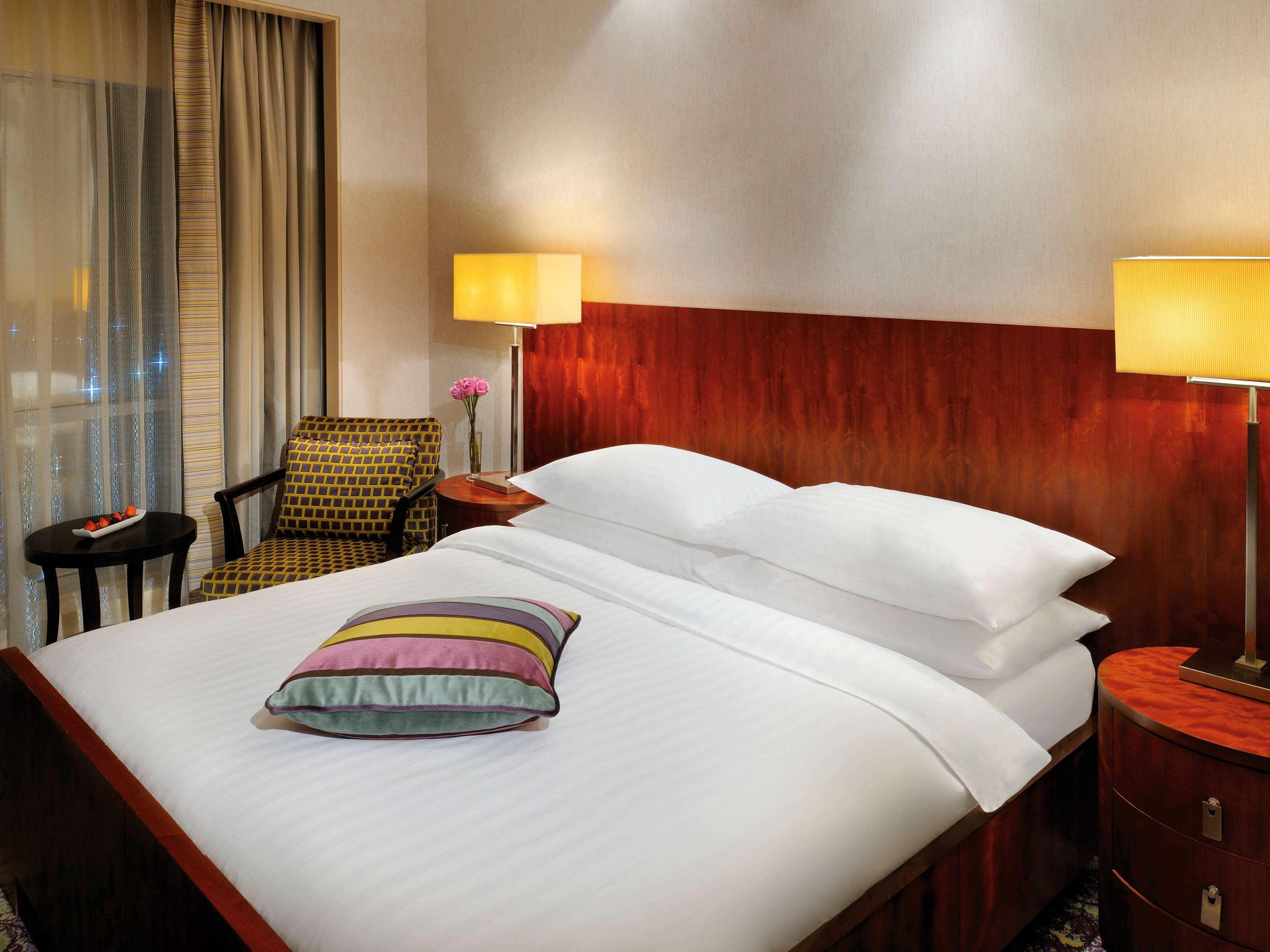 Qabila Westbay Hotel By Marriott Доха Екстер'єр фото A bedroom at the hotel