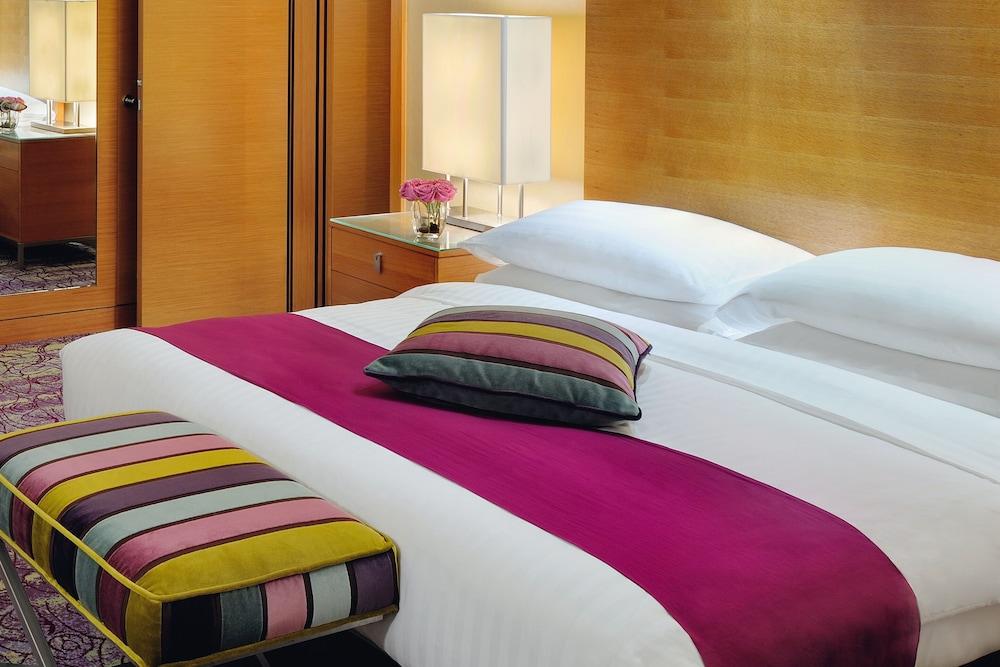 Qabila Westbay Hotel By Marriott Доха Екстер'єр фото A bedroom at the hotel