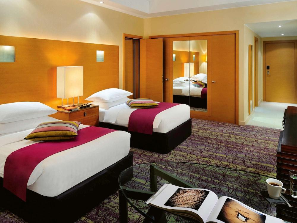Qabila Westbay Hotel By Marriott Доха Екстер'єр фото A typical room at the hotel