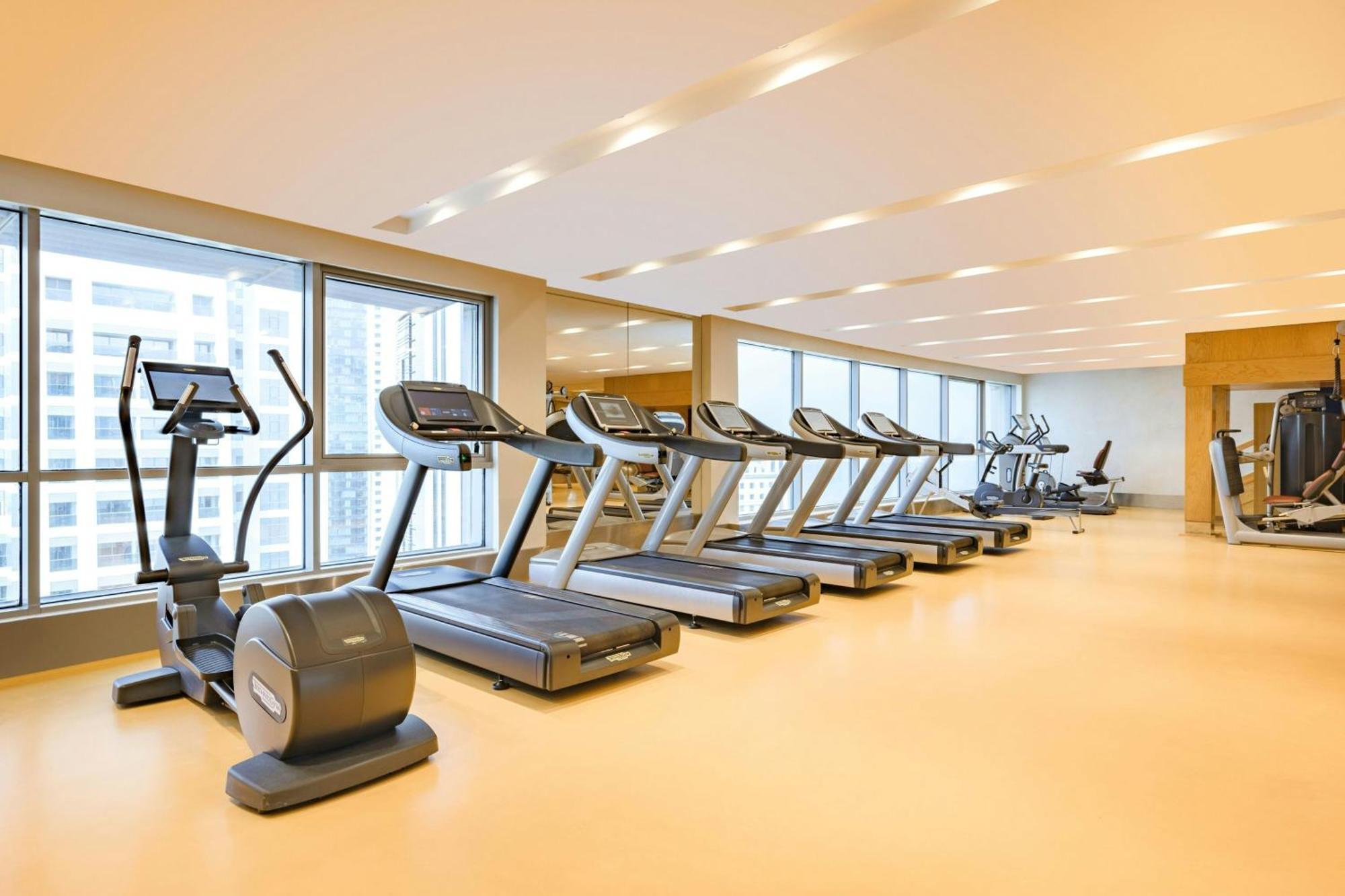 Qabila Westbay Hotel By Marriott Доха Екстер'єр фото A gym at a hotel