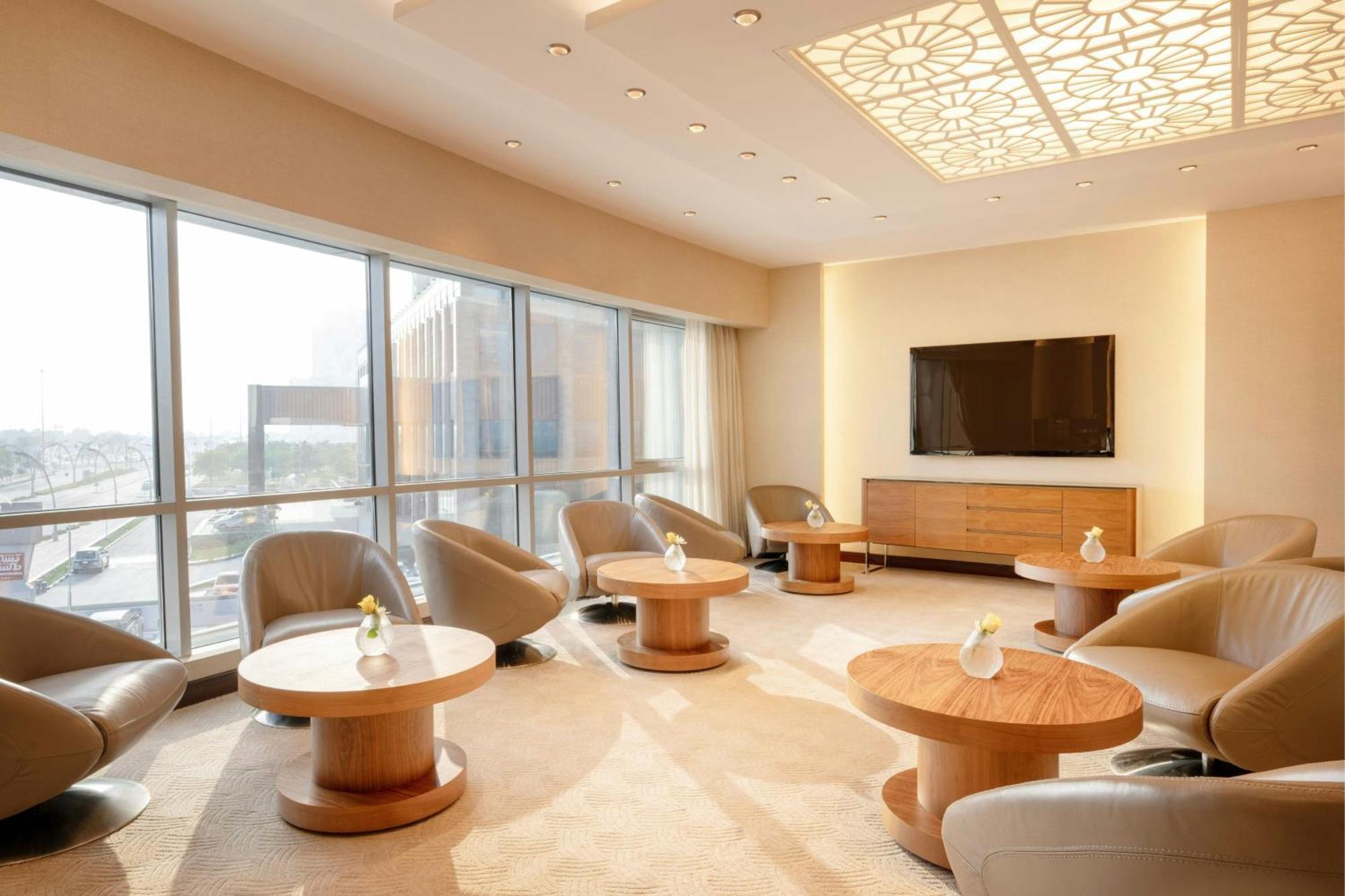Qabila Westbay Hotel By Marriott Доха Екстер'єр фото The lounge at the airport